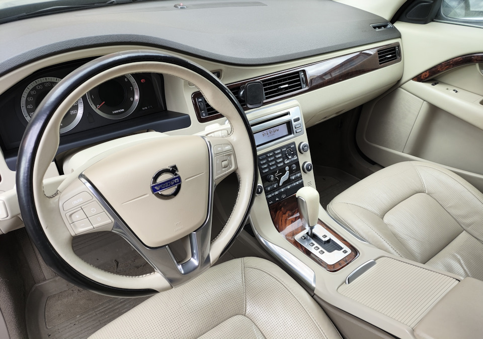 общий вид ) — Volvo XC70 III
