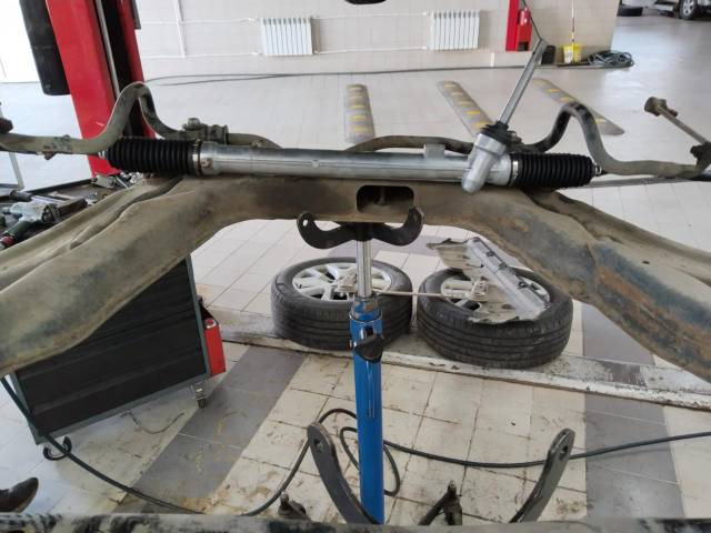 Глухой стук впереди где-то по середине и чуть справа (Замена рулевой ...