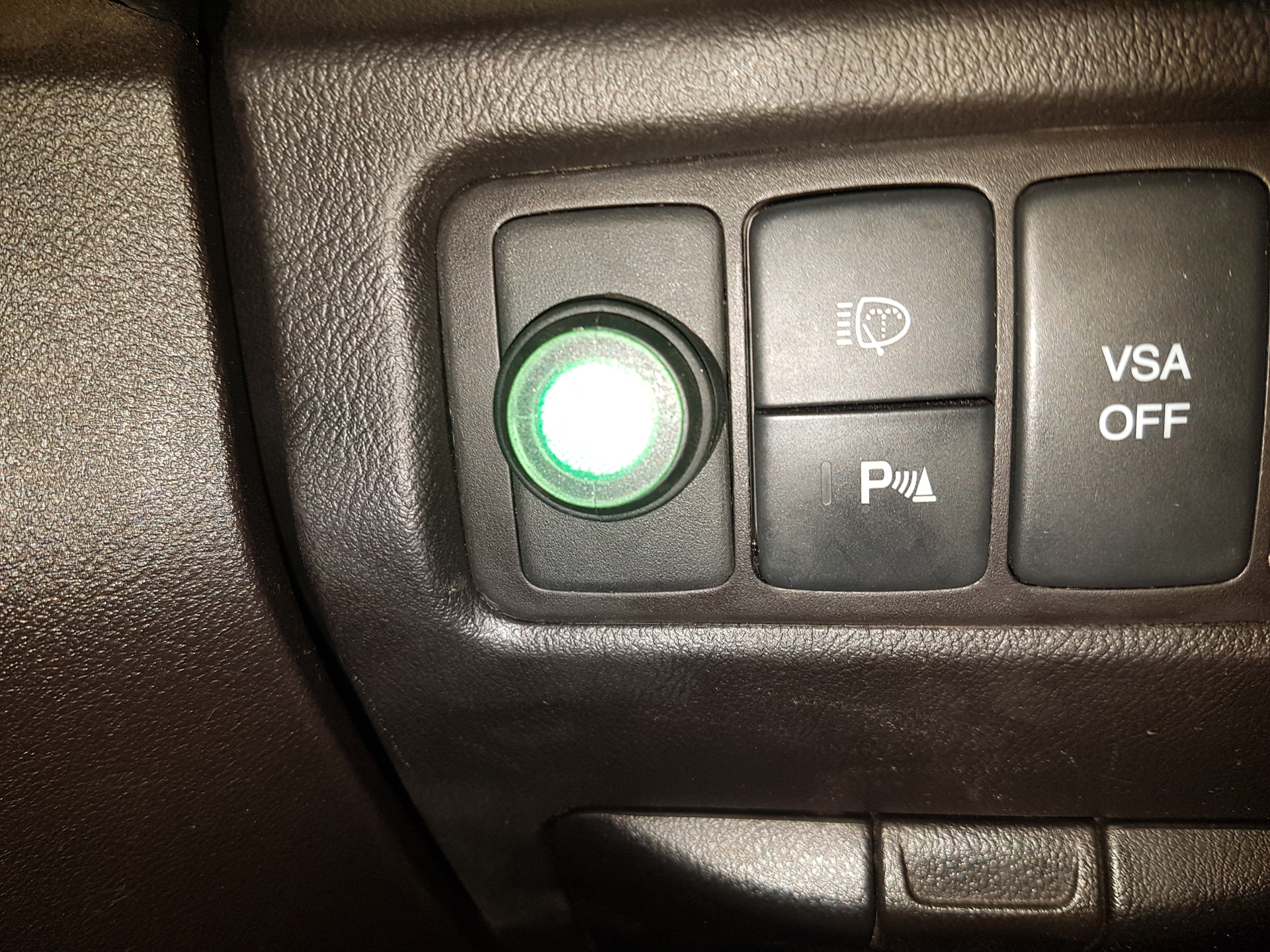 Кнопки на панели infiniti qx60. Кнопка парктроника honda 2020. Кнопка парктроника lancer x. Моргает кнопка. Pajero sport 3 usb разъем в заглушку.