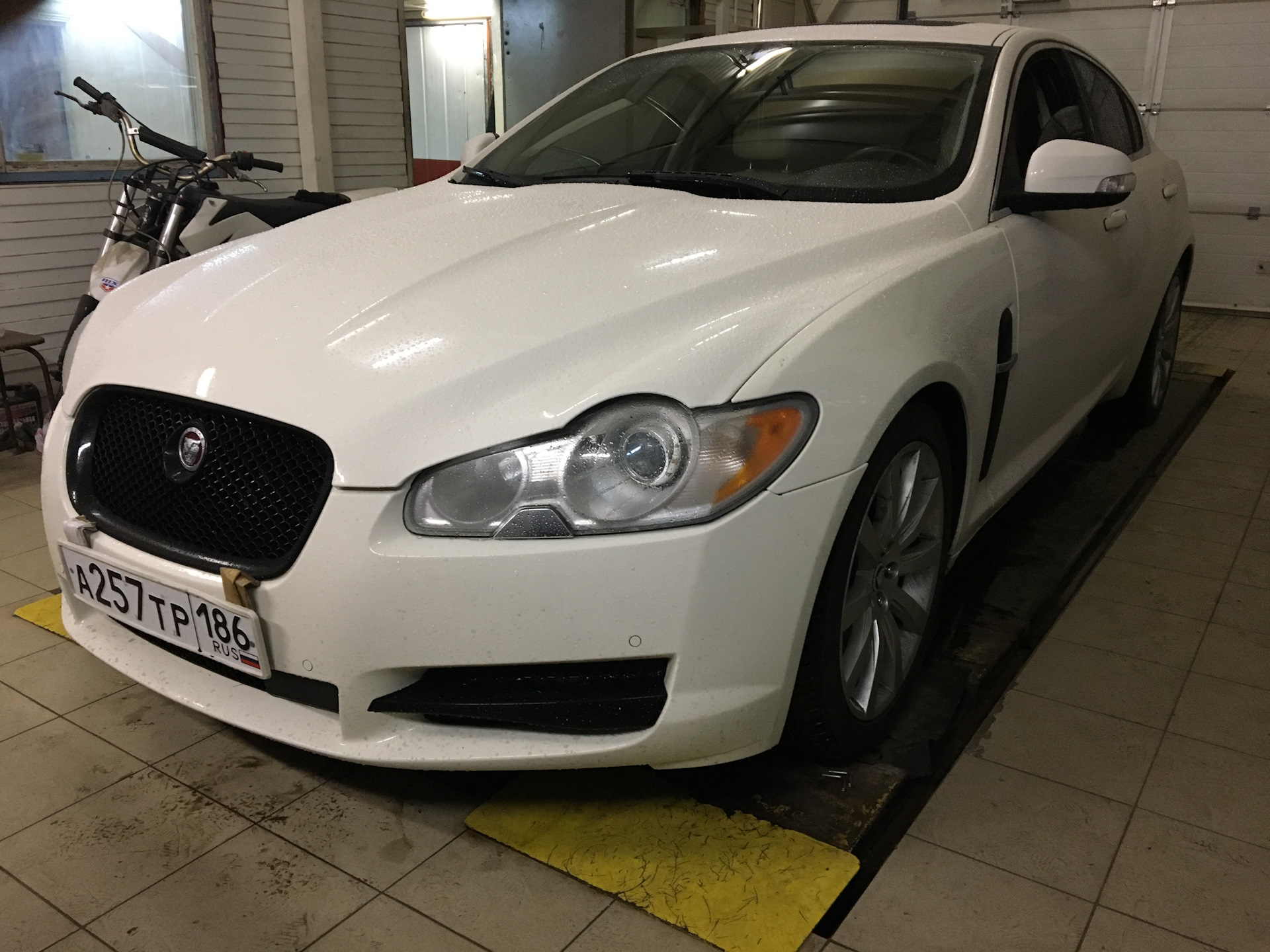 Jaguar XF антихром