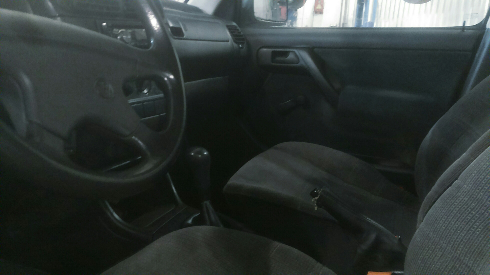 Увеличим объем багажника. Электрозамок все таки установлен ...