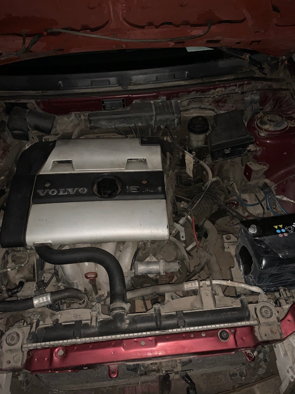 Немножко почистил подкапотку — Volvo S40 (1G)