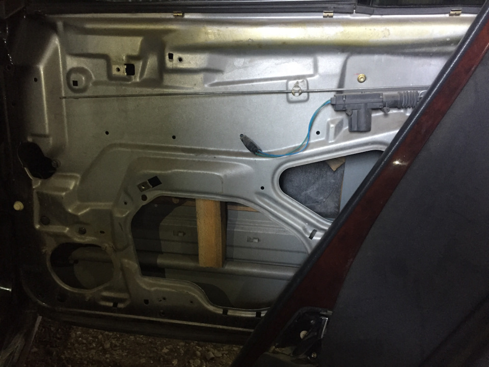 Электрозамки на w210 — Mercedes-Benz E-class (W210), 2,3 л, 1997 года ...