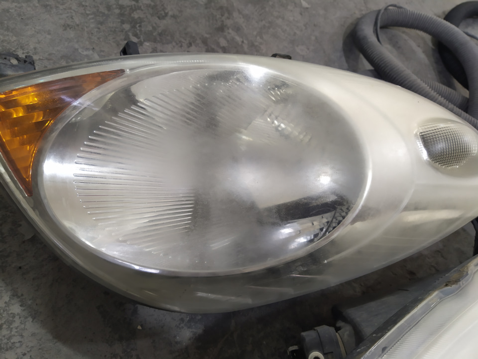 Лак на фарах. — Сообщество «Всё о Краске и Покраске» на DRIVE2