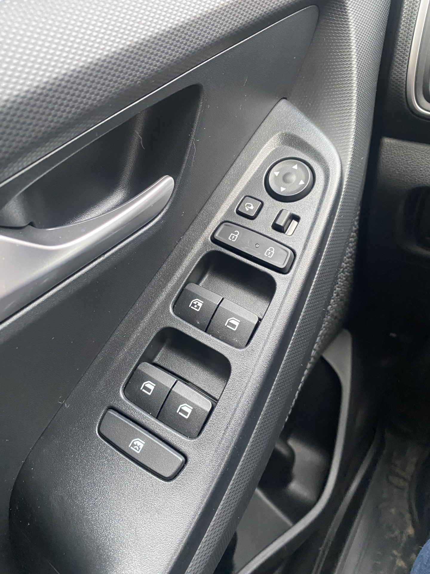 Блокировка дверей — Hyundai Creta (2G), 2 л, 2024 года | наблюдение ...