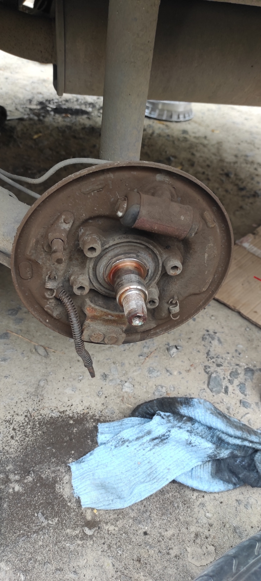 Замена подшипника ступицы — Lada Приора седан, 1,6 л, 2012 года ...