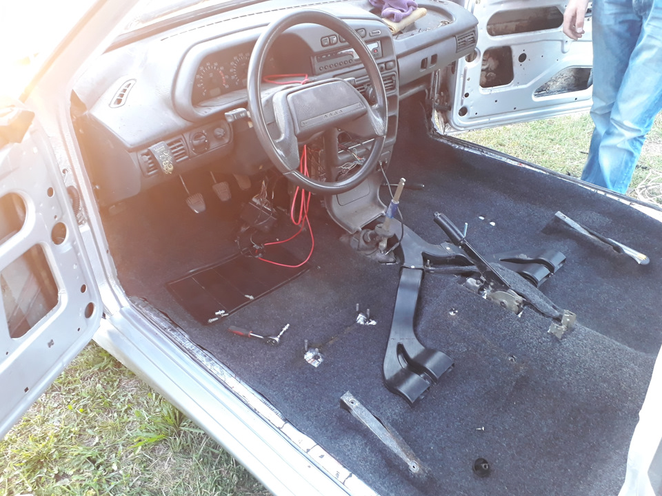 шумоизоляция ваз 2115 заводская. панель пола кузова ваз 2114. сборка салона ваз 2113. штатная теплоизоляция ваз 2110. виброизоляция пола ваз 2113.