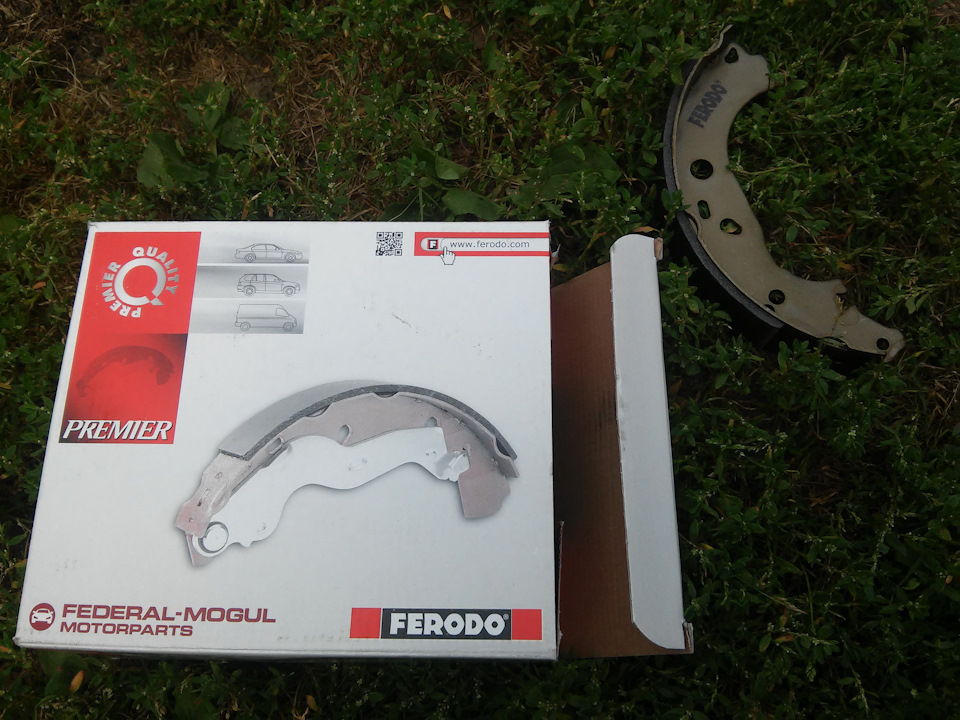 Замена задних (барабанных) колодок. — Ford Focus Sedan II, 1,8 л, 2008 ...