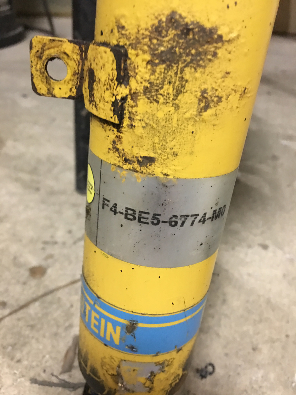 Как переклеить стекло фары? — Volvo XC70 II, 2,5 л, 2004 года | своими ...