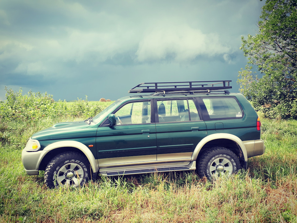 Mitsubishi pajero sport 1