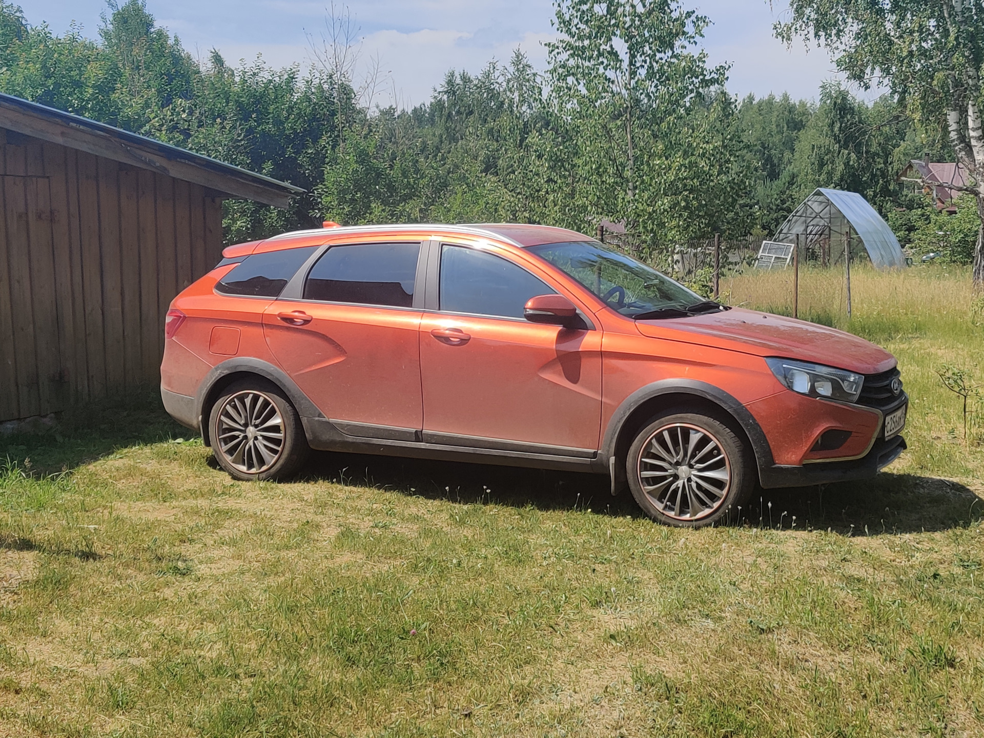 Lada Vesta SW салатовая