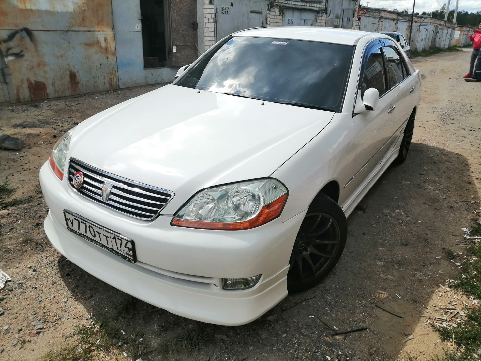 Toyota mark ii 110 кузове. Toyota Mark II 110 кузов на колёсах от Crown восемнадцатых.