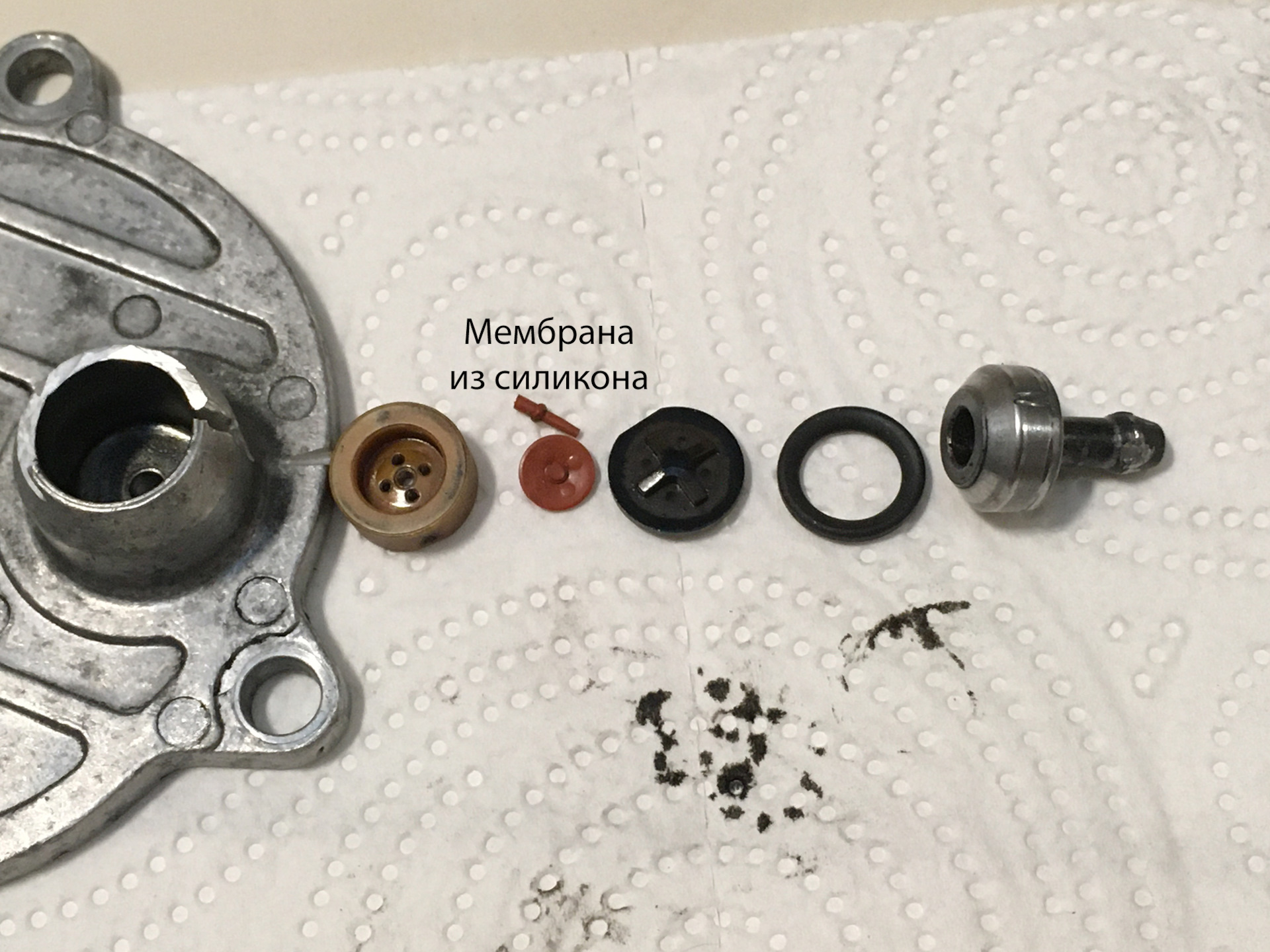 Булькает, бахает, клокочет, стучит из маслозаливной горловины D5? Есть ...