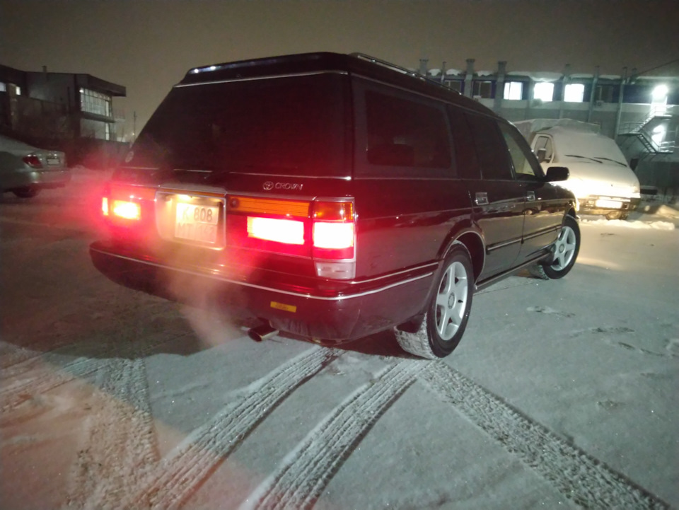 toyota crown s130 wagon