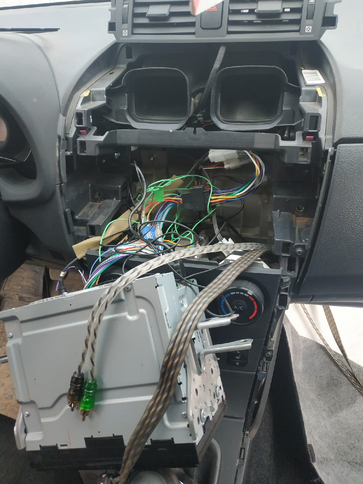 Установка и подключение усилителя Kicx и магнитолы Pioneer — Toyota ...