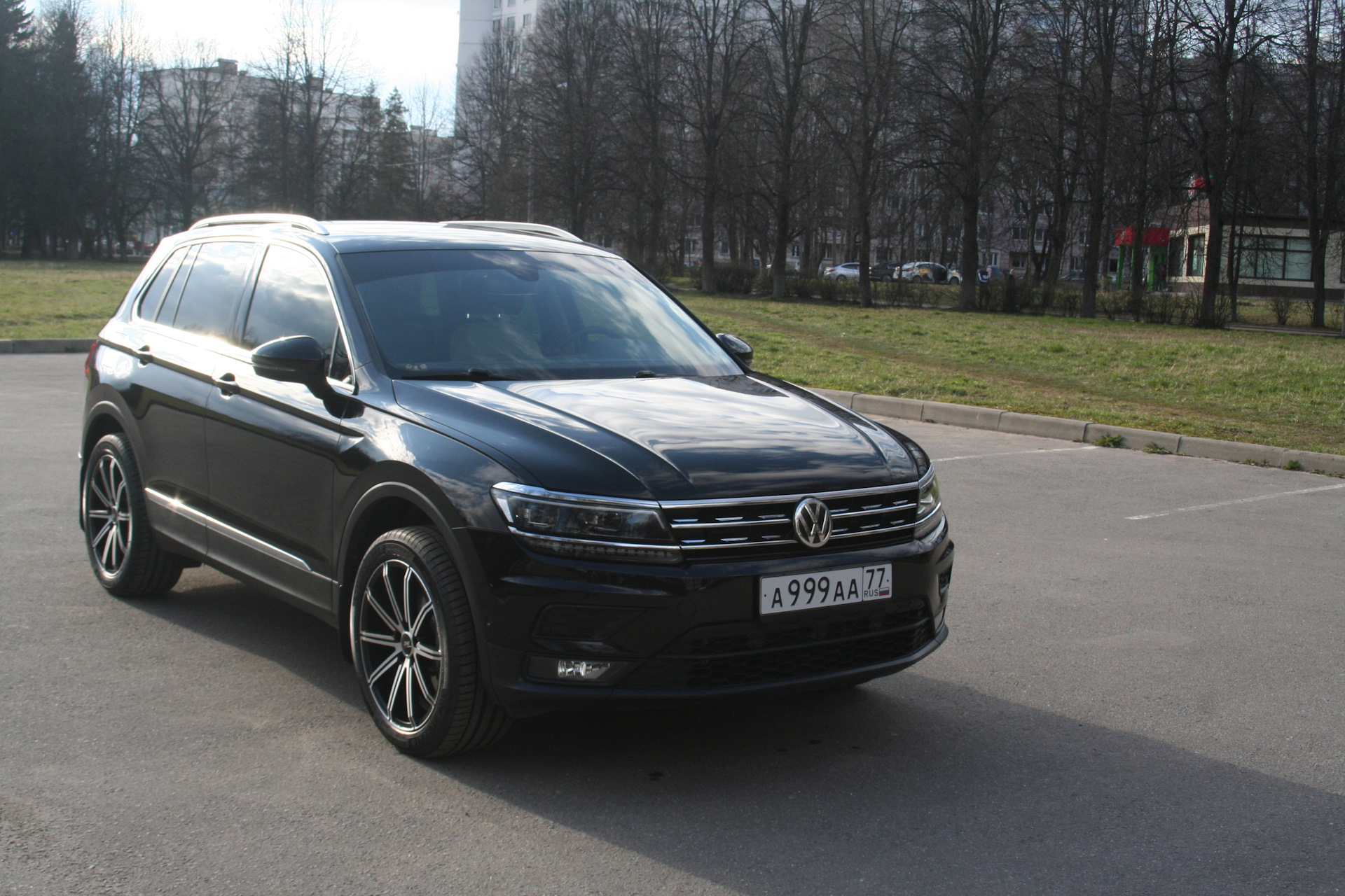 Немного черный. Тигуан 2 черный. Tiguan 2 диски черные. Машина Тигуан черная. Тигуан 777.