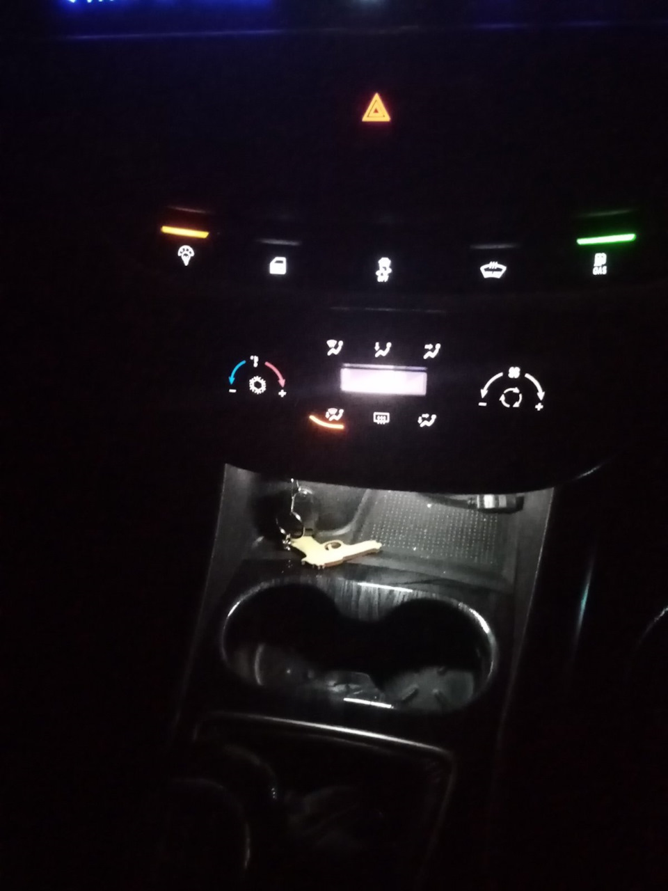 Подсветка полки консоли Лада Веста — Lada Vesta SW Cross (1G), 1,8 л ...