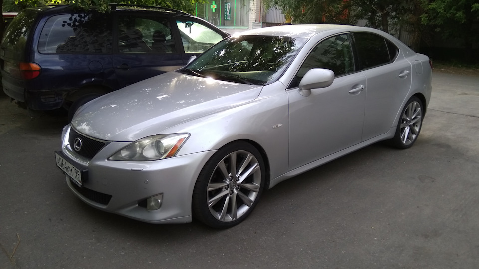 Закисла нижняя направляющая заднего суппорта — Lexus IS II, 2,5 л, 2008 ...