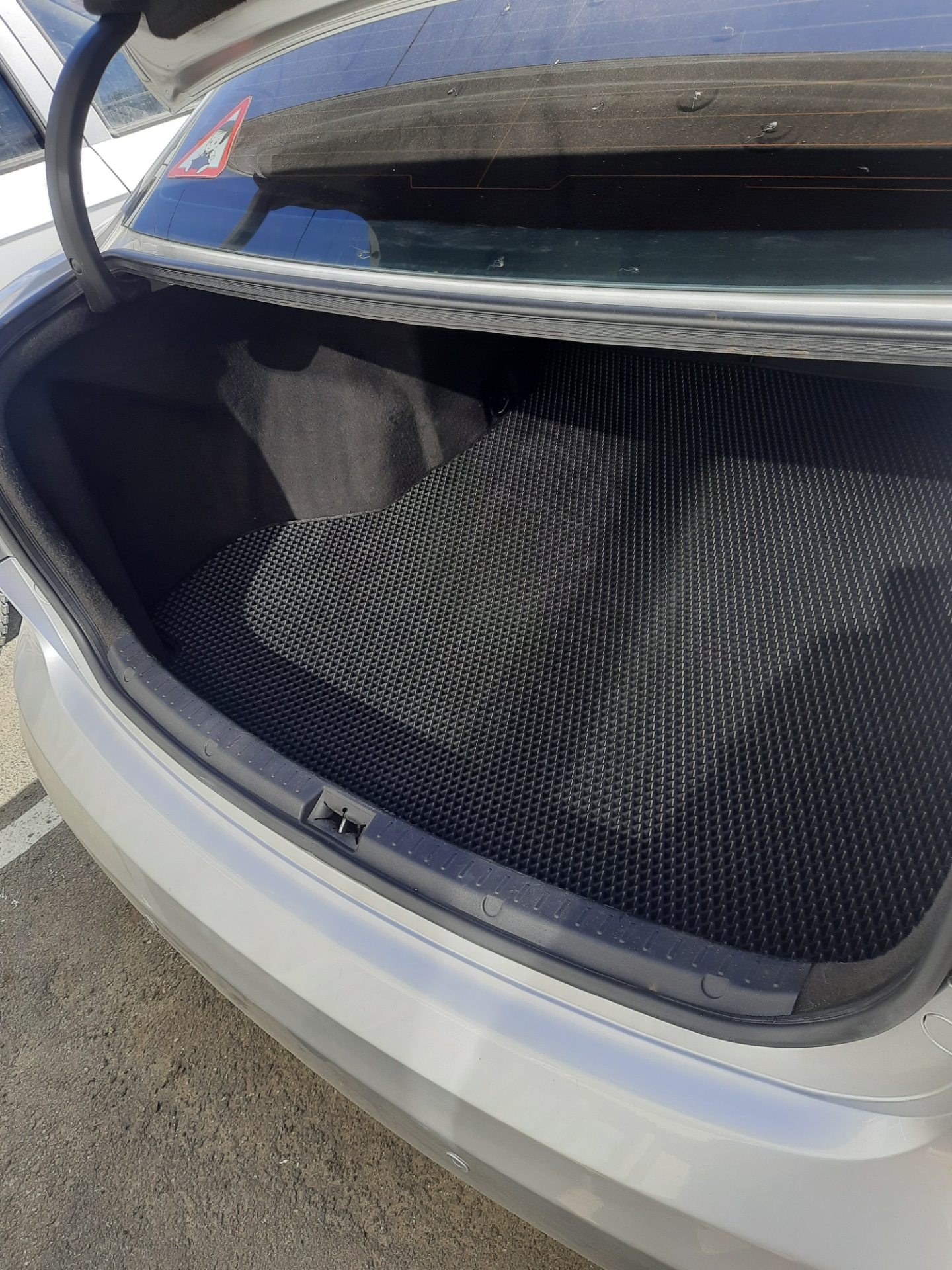 Ево коврик в багажник — Toyota Avensis III, 1,8 л, 2009 года ...