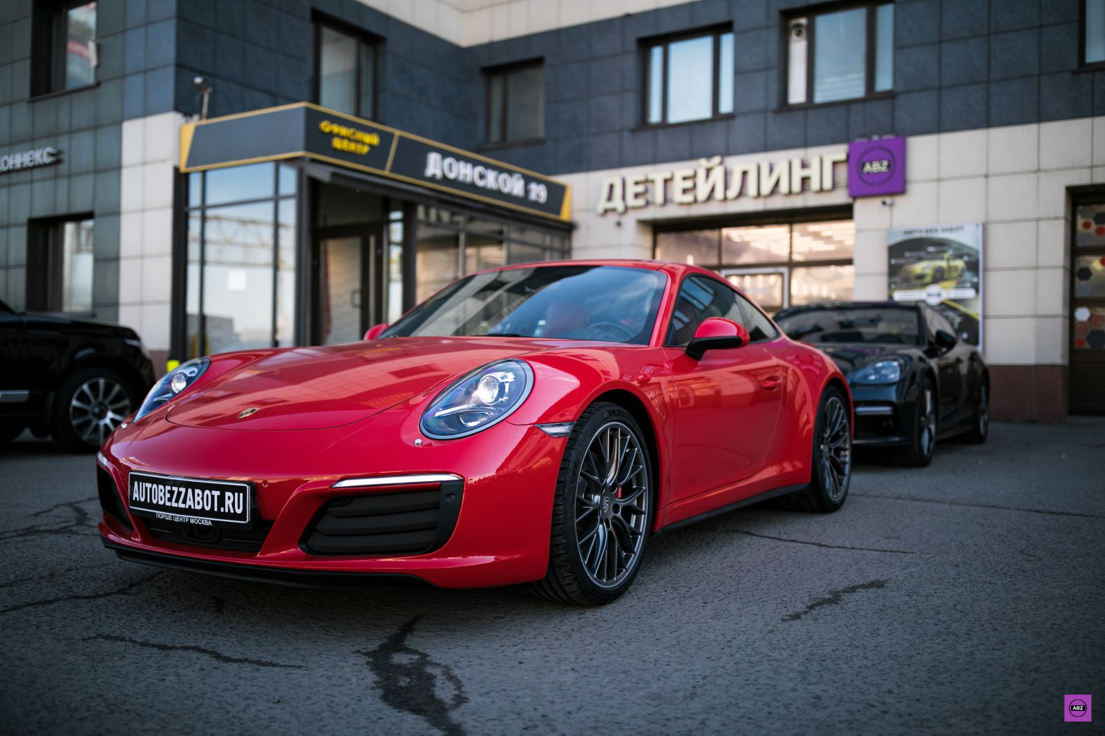 Porsche 911 Carrera 4s красный