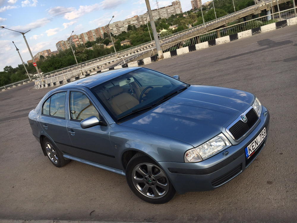 Оптика Laurin Klement Skoda Octavia Tour