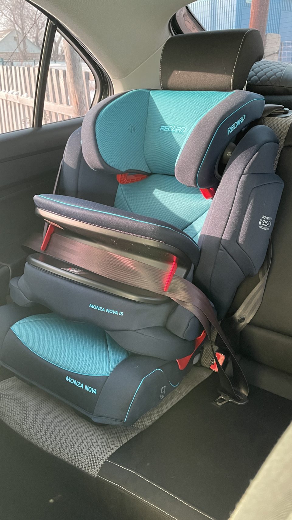 Детское кресло в авто recaro