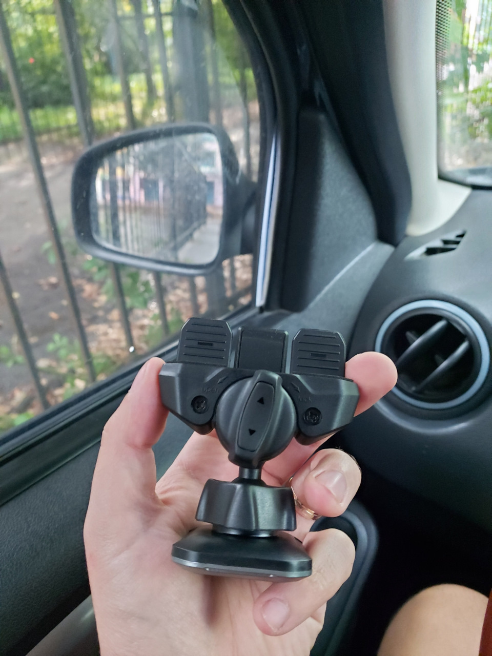Держатель для телефона — Renault Duster (1G), 1,6 л, 2012 года ...
