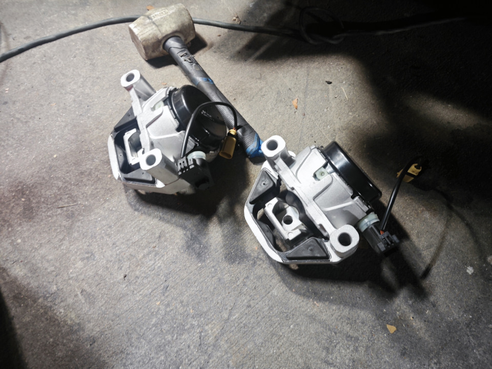 Замена подушек двигателя. Вибрация на Audi a8 3.0 tdi — Audi A8 (D4), 3 ...