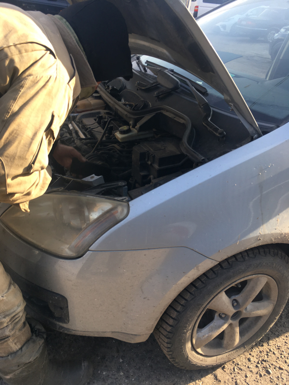 так же перефоткал номера агрегатов под капотом — Ford C-Max I