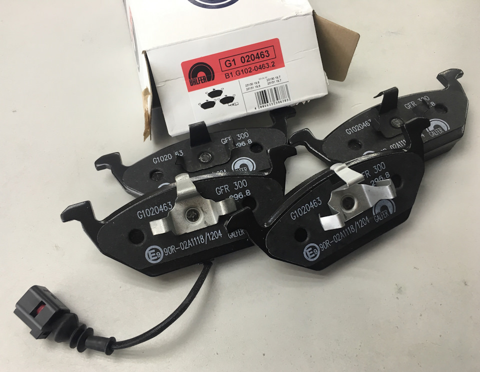 Замена передних тормозных дисков и колодок — Volkswagen Golf Mk6, 1,6 л ...