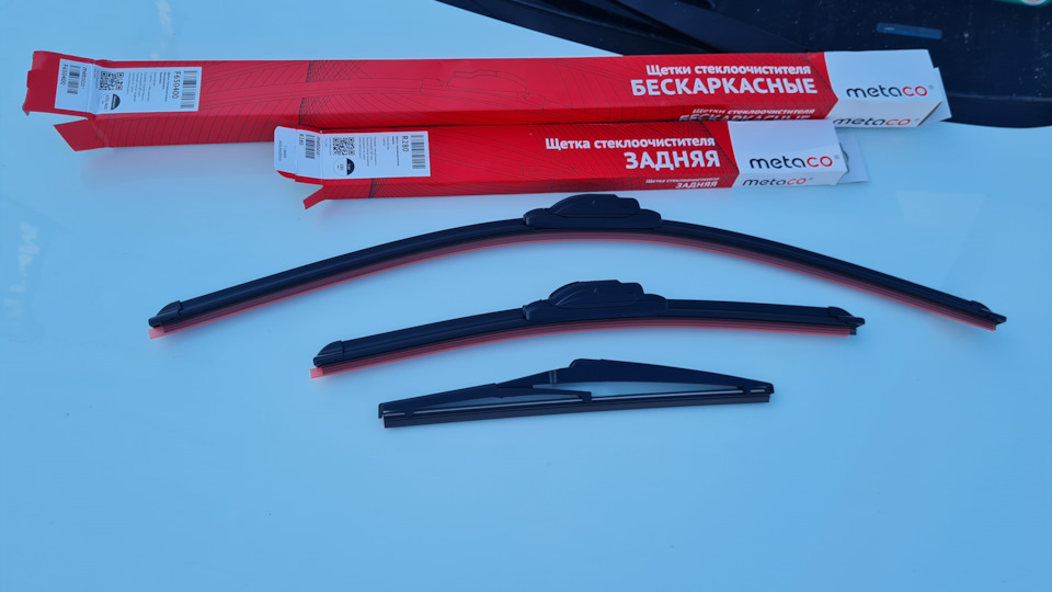 не пугайтесь, красного цвета — это защитная кромка на пассажирской и водительской щетке — Hyundai Creta (1G)