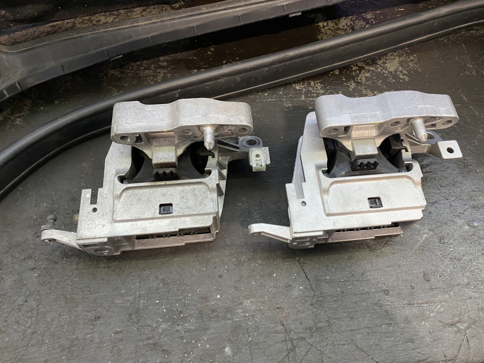 Вид сбоку, точнее со стороны коленвала двигателя, значит снизу;) — BMW 2 series Active Tourer (F45)