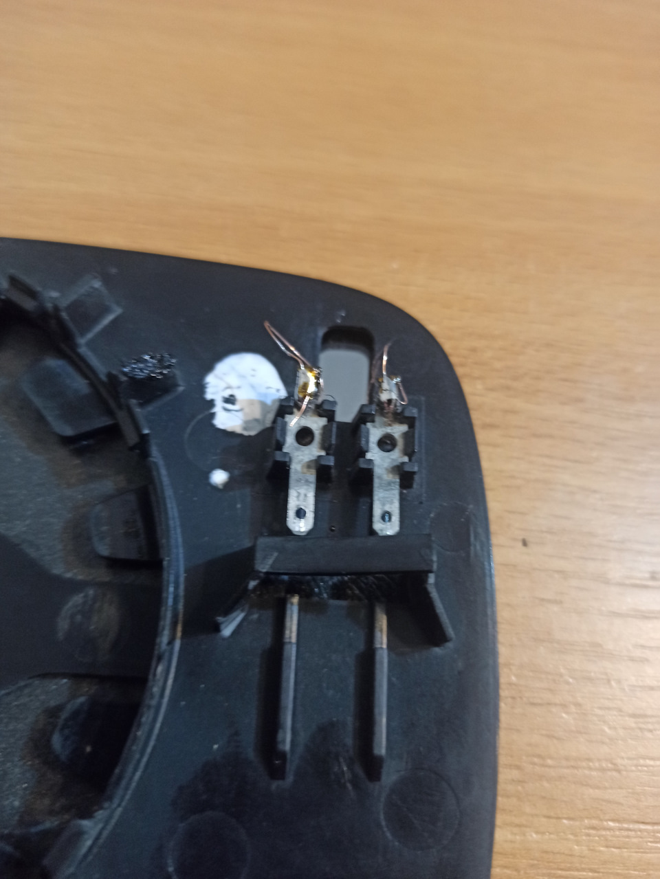 Меган 2 обогрев заднего стекла. Обогрев стекла рено меган 2. Обогрев стекла рено меган 2. Кнопка обогрева стекла меган 2. Реле подогрева стекла менан2.