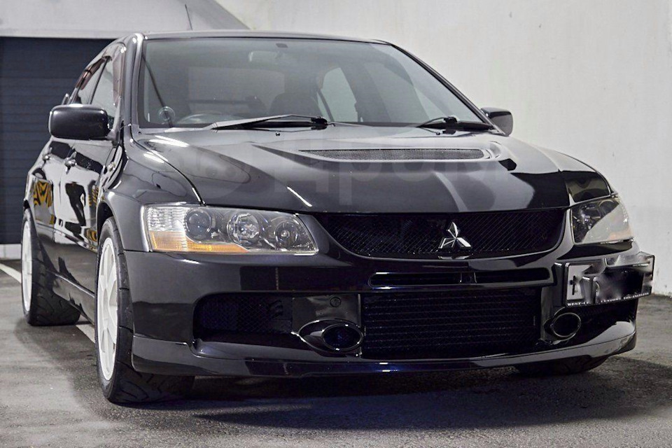 Митсубиси владивосток. Mitsubishi Lancer Evolution 2005 чёрная. Мицубиси Владивосток.