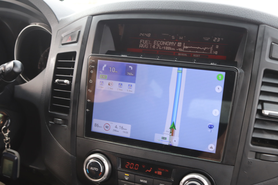 Разлив Волги — Mitsubishi Pajero (4G)