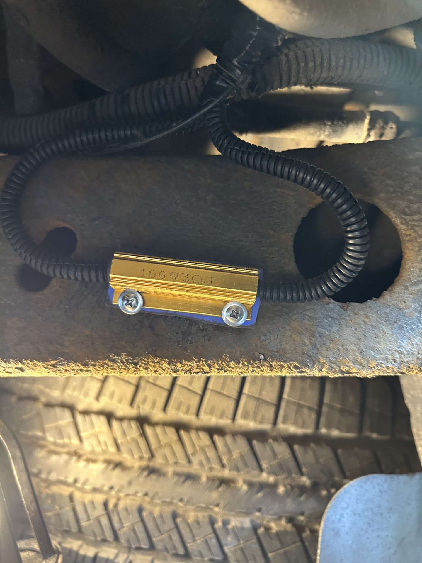 Убрал ошибку “SERVICE SUSPENSION SYSTEM” — Chevrolet Tahoe (GMT900), 5