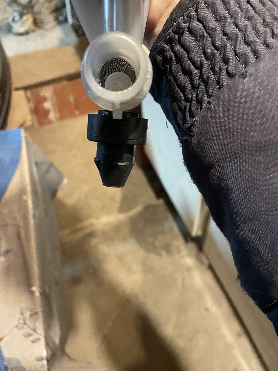 Селикогель в бачке антифриза, замена крышки — Audi Q5 Hybrid (1G), 2 л ...