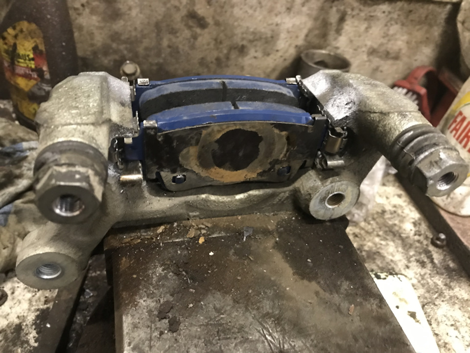 Электро ручник, или замена тормозных колодок своими руками без ...