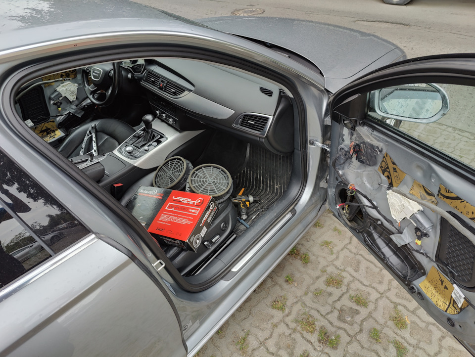 Хрипит динамик, замена штатных мидбасов в передних дверях на Урал ...