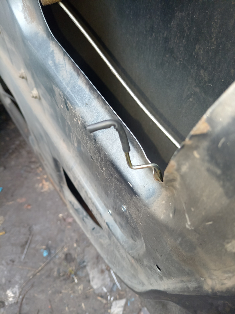 Чтобы тяга плотнее сидела в клипе, одел на тягу термоусадку — Lada 2120 Надежда