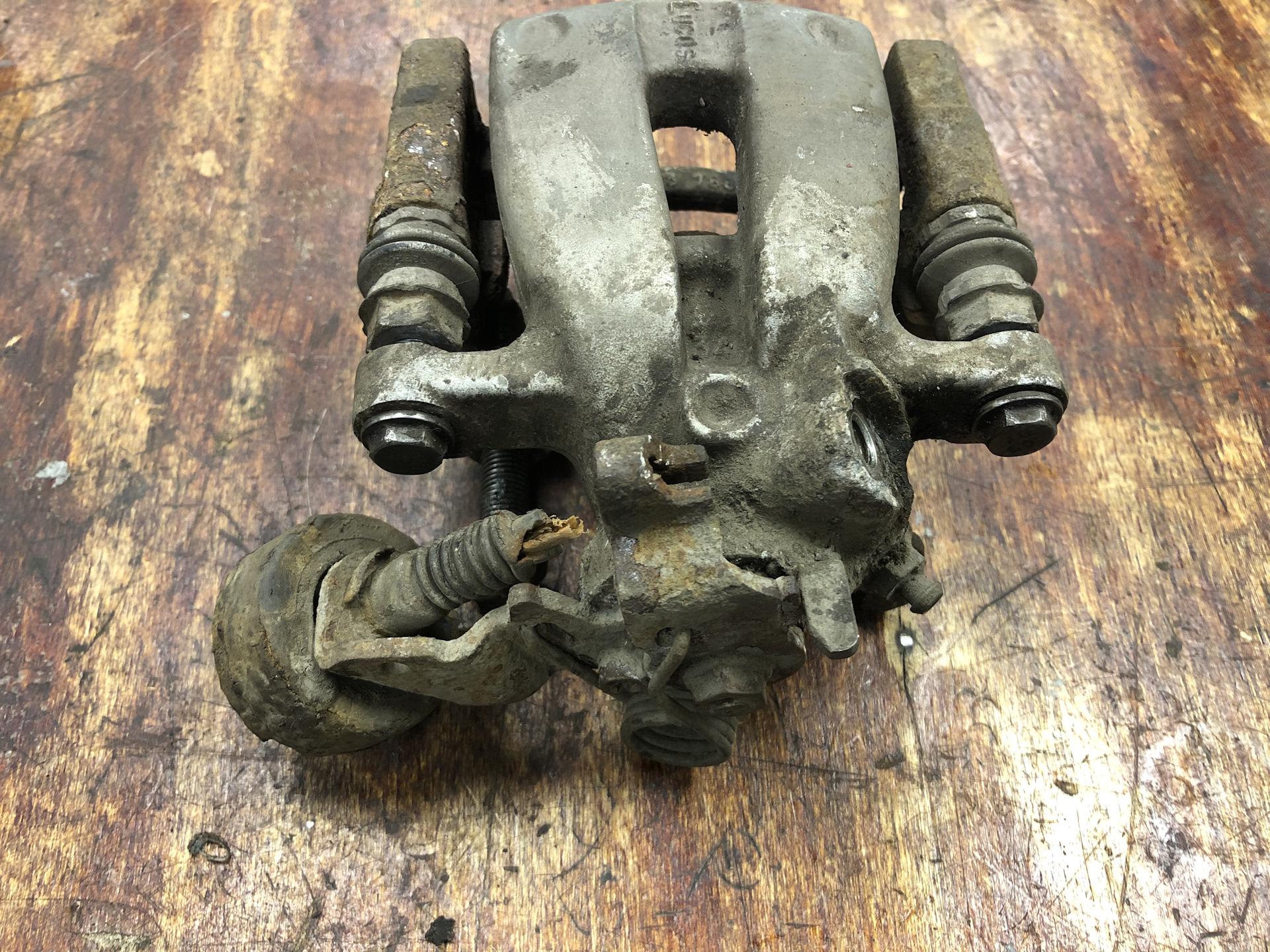 Man тормозной суппорт лукас. Суппорт задний лукас. Суппорт lucas 38 gm. Суппорт lucas. Суппорт lucas.