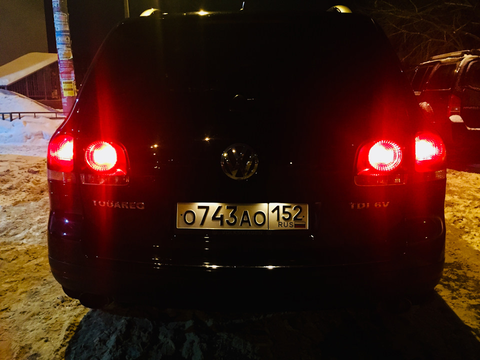 «Узкоглазая» подсветка номера. — Volkswagen Touareg (1G), 3 л, 2008 ...