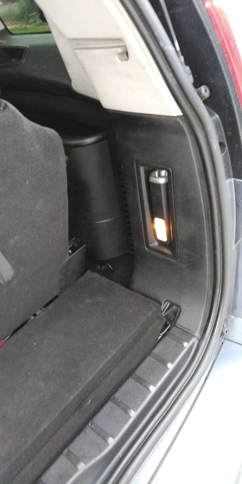 Пластик в багажнике. — Citroen Grand C4 Picasso (1G), 1,6 л, 2009 года ...