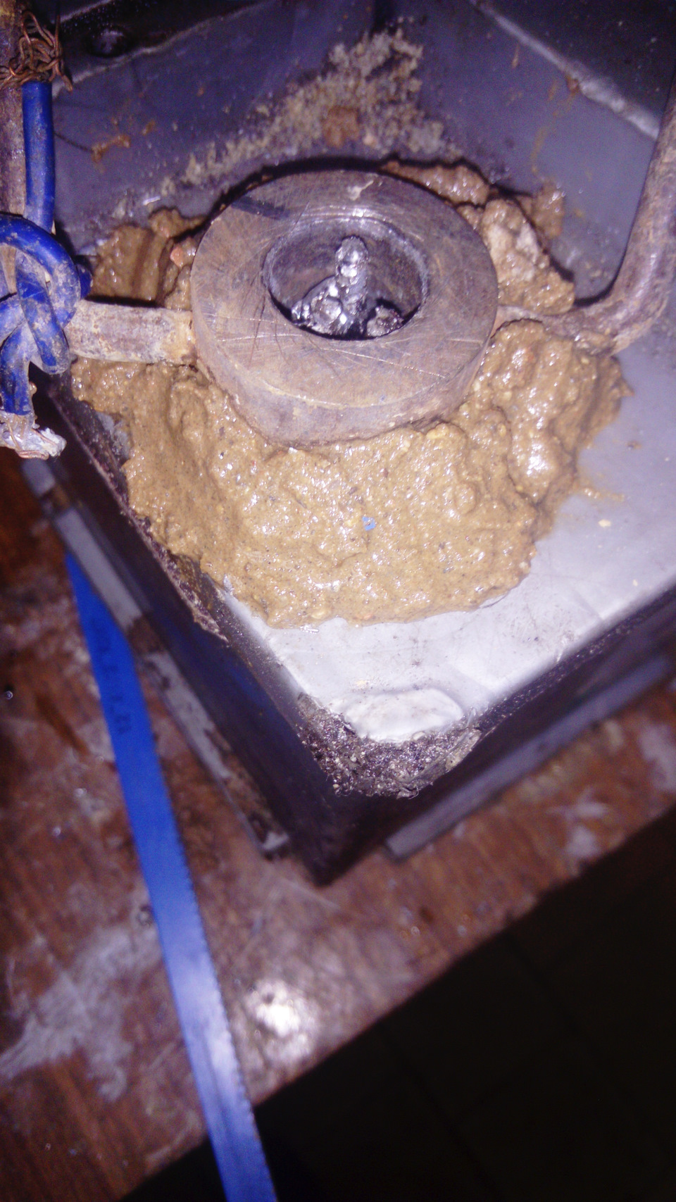 Напаивал клемму на аккумуляторе — Volkswagen Passat B3, 1,9 л, 1990 ...