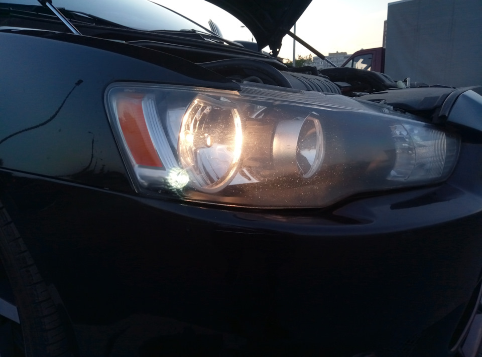 Замена светодиодов в габаритных огнях — Mitsubishi Lancer X, 2 л, 2008 ...