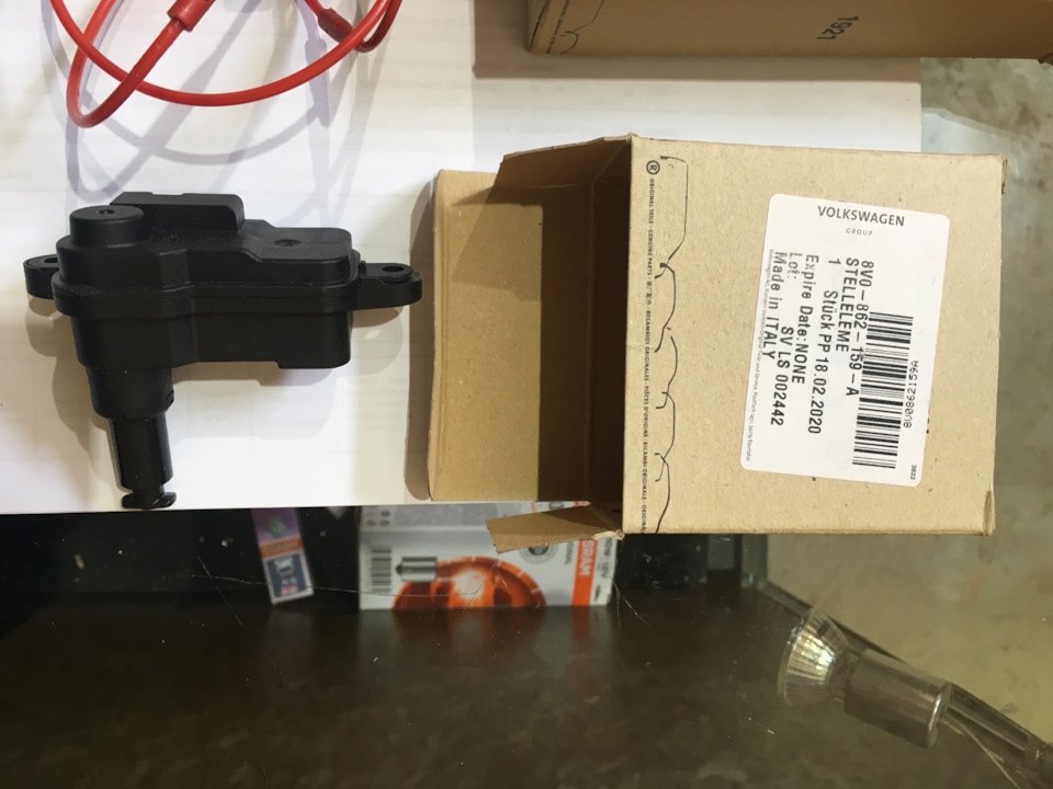 8V0862159A Механизм открывания лючка бензобака VAG | Запчасти на DRIVE2