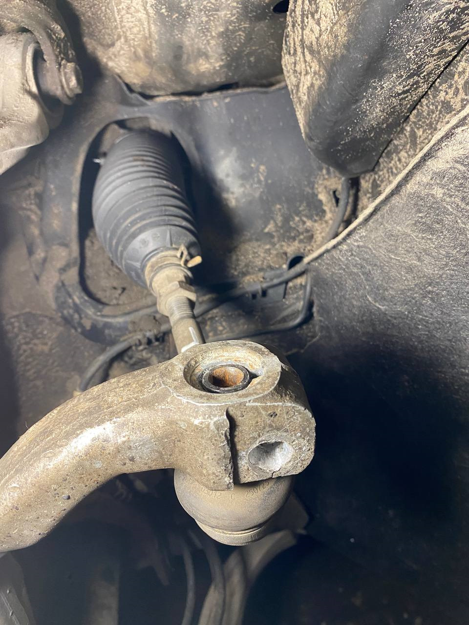 #5. Замена рулевой тяги и рулевого наконечника. Audi a6 c6 — Audi A6 ...