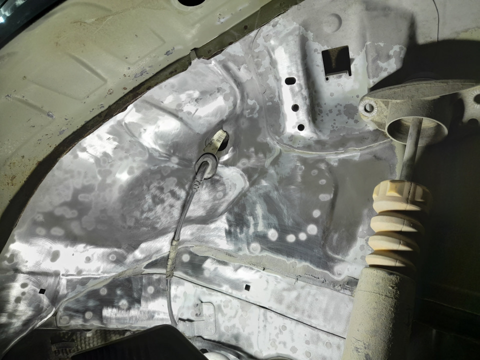 Пескоструй задних подкрылков, развальцовка и окрас в кэнди красное ...