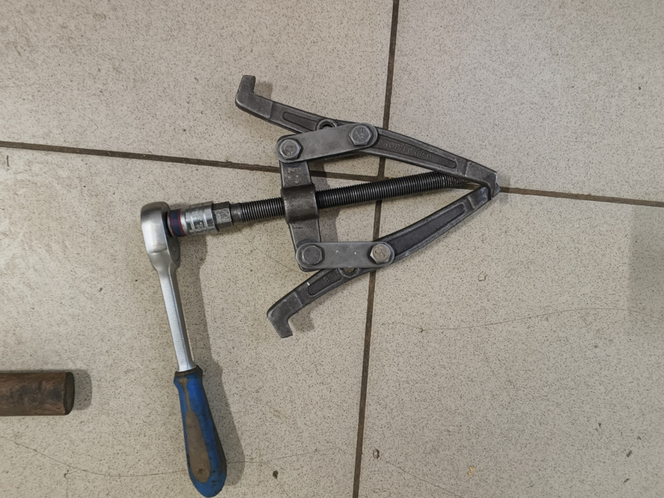 Нужно чтобы снять шкив компрессора — Lada Vesta SW (1G)