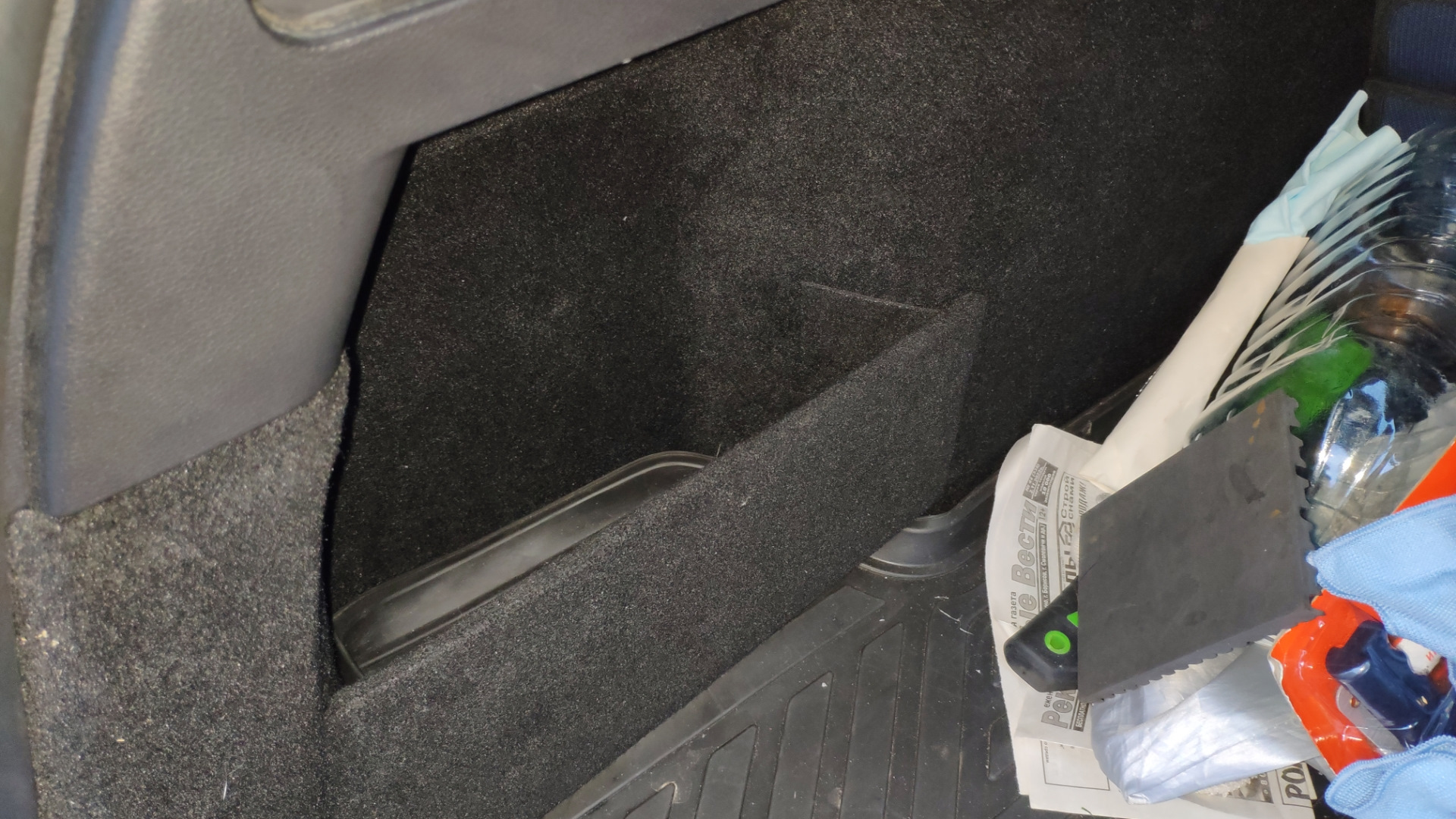 Перегородка в левую шину багажника. Доработка. — DRIVE2